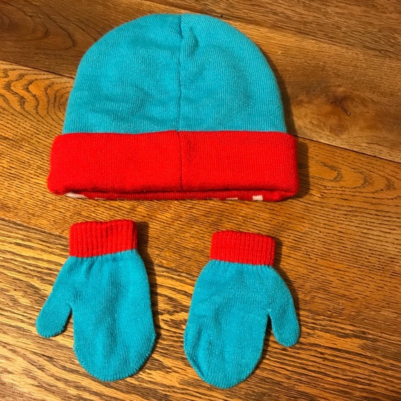 Thomas the train winter hat and mittens - Picture 2 of 5